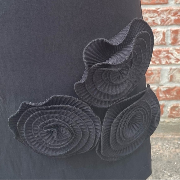 Romeo & Juliet Couture black satin cocktail dress with floral appliqué / NWOT - Picture 4 of 11